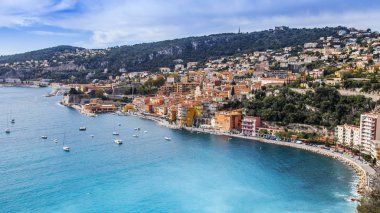 Villefranche-sur-Mer, Fransa, 6 Mart 2018. Pitoresk bir koyda bir görünümünü ve güzel binalar üzerinde bir koy çıkabilir