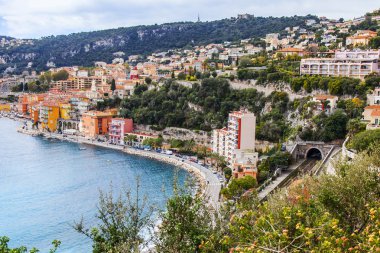 Villefranche-sur-Mer, Fransa, 6 Mart 2018. Pitoresk bir koyda kıyısında güzel binalar