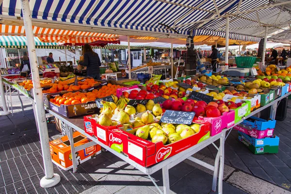 Nice França Março 2018 Vários Verduras Fruto Expõem Balcões Mercado — Fotografia de Stock