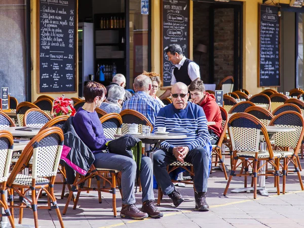 Nice Francia Marzo 2018 Gente Riposo Mangia Caffè Pittoresco Strada — Foto Stock