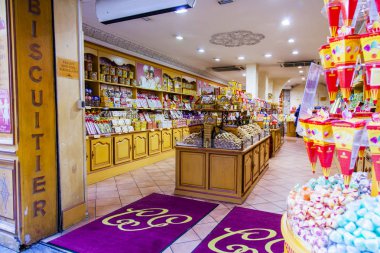 Güzel, Fransa, 7 Mart 2018. Eski şehrin Şekerleme dükkanı bir iç