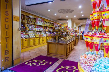 Güzel, Fransa, 7 Mart 2018. Eski şehrin Şekerleme dükkanı bir iç