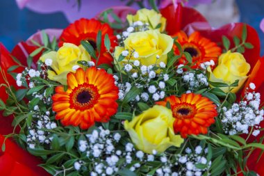 Güzel Birliği'nden farklı çiçek hediye olarak doludur