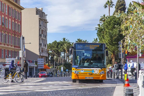 Nice Francia Marzo 2018 Autobús Por Calle Ciudad — Foto de Stock