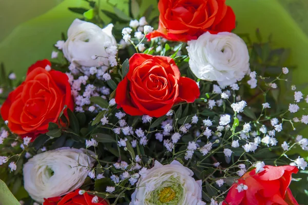 Unión Hermosa Diferentes Flores Embala Como Regalo —  Fotos de Stock