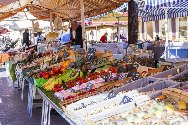 Nice Francia Marzo 2018 Vari Ortaggi Frutta Sono Disposti Banchi — Foto Stock