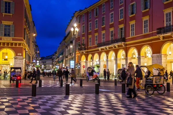 Nice Frankrijk Maart 2018 Mensen Lopen Massena Square Verlicht Met — Stockfoto