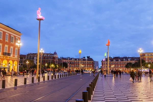 Nice França Março 2018 Pessoas Caminham Praça Massena Iluminadas Com — Fotografia de Stock