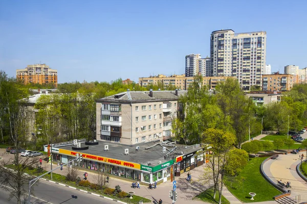 Pushkino 俄罗斯 在2018年5月4日 从春季午后的高点看城市景观 — 图库照片