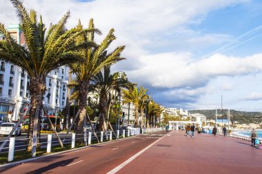 Güzel, Fransa, 9 Mart 2018. Promenade des Anglais, Fransız Rivierası'nın asıl caddelerinden biri