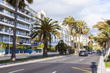 Güzel, Fransa, 9 Mart 2018. Promenade des Anglais, Fransız Rivierası'nın asıl caddelerinden biri