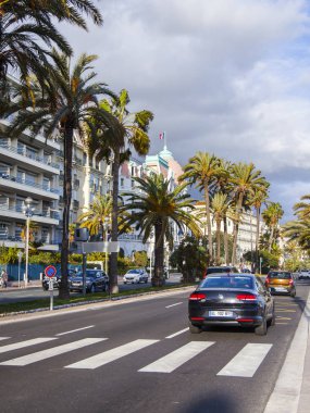 Güzel, Fransa, 9 Mart 2018. Promenade des Anglais, Fransız Rivierası'nın asıl caddelerinden biri