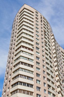 Pushkino, Rusya, 4 Mayıs 2018. Yeni bir çok katlı ev bir cephe parçası