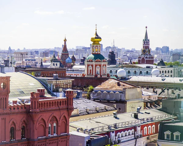 Moscú Rusia Mayo 2018 Techos Pintorescos Ciudad Calottes Iglesias Vista —  Fotos de Stock