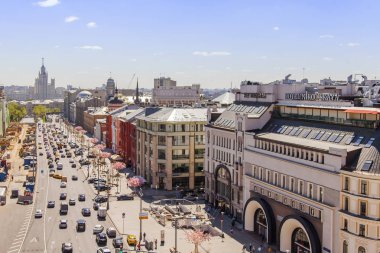 Moskova, Rusya, üzerinde 10 Mayıs 2018. Pitoresk şehir çatılar ve kiliselerin calottes. Bir anket sitesi görüntülemek