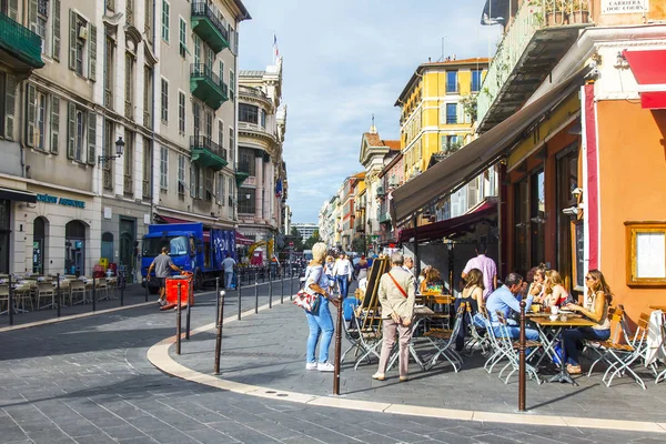 Nicea Francja Października 2019 Ludzie Jedzą Relaksują Się Przytulnej Ulicznej — Zdjęcie stockowe