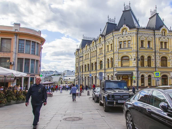 2019年8月27日 俄罗斯莫斯科 库兹纳基最典型的莫斯科街道 有传统的建筑组合 — 图库照片
