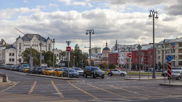 Moscú Rusia Agosto 2019 Conjunto Arquitectónico Histórica Plaza Lubianka Coches —  Fotos de Stock