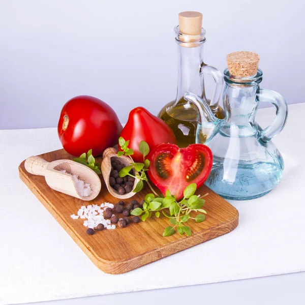 Ingredients Cooking Fresh Salad Tomatoes Sea Salt Basil Pepper Containers — Stock Photo, Image