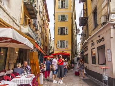 Güzel, Fransa, 10 Ekim 2019. Şehir manzaralı. Şehrin eski kısmında tipik bir mimari topluluğu olan Picturesque caddesi..