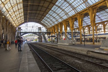 Güzel, Fransa, 12 Ekim 2019. Gare de Nice Tren İstasyonu Perronları