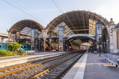 Güzel, Fransa, 12 Ekim 2019. Gare de Nice Tren İstasyonu Perronları
