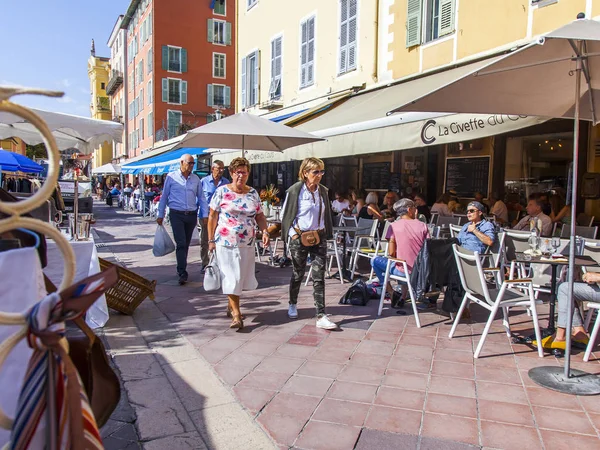 Nice Frankreich Oktober 2019 Tische Eines Traditionellen Straßencafés Einer Malerischen — Stockfoto
