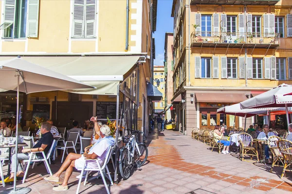 Nice França Outubro 2019 Mesas Café Rua Tradicional Uma Rua — Fotografia de Stock