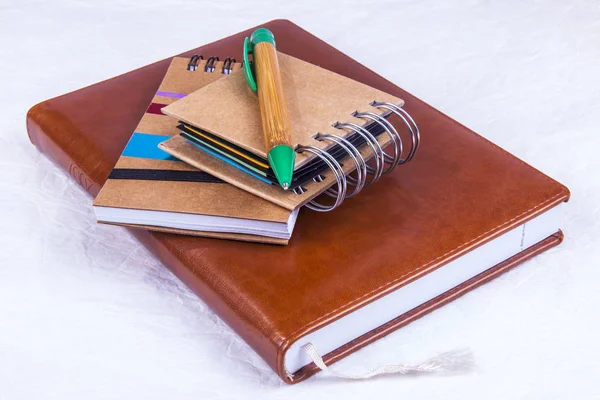 Notebooks Para Escrever Caneta Mesa — Fotografia de Stock