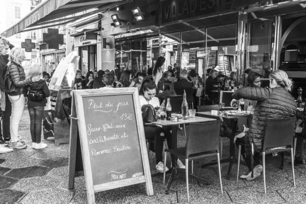 Niza Francia Octubre 2019 Mesas Una Cafetería Tradicional Una Calle — Foto de Stock