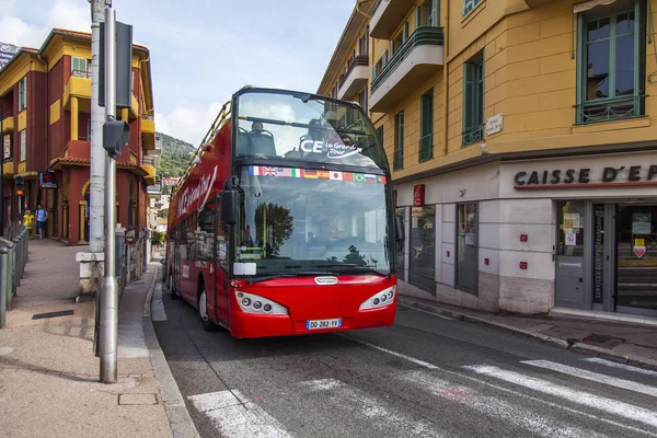 Villefranche Sur Mer Francie Října2019 Červený Vyhlídkový Autobus Jede Ulici — Stock fotografie