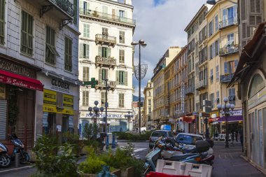 Güzel, Fransa, 10 Ekim 2019. Güzel şehir manzarası. Tarihi gelişim alanındaki Picturesque Caddesi.