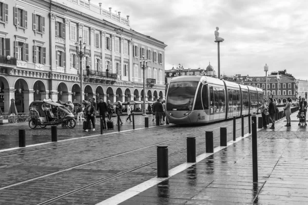 Niza Francia Octubre 2019 Vista Urbana Moderno Tranvía Corre Por —  Fotos de Stock