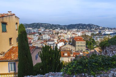 Cannes, Fransa, 12 Ekim 2019. Şehrin manzarası yüksek bir gözlem güvertesinden.