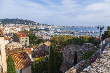 Cannes, Fransa, 12 Ekim 2019. Şehrin manzarası yüksek bir gözlem güvertesinden.