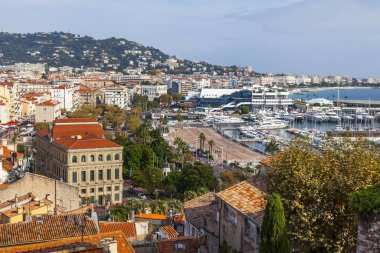 Cannes, Fransa, 12 Ekim 2019. Şehrin manzarası yüksek bir gözlem güvertesinden.