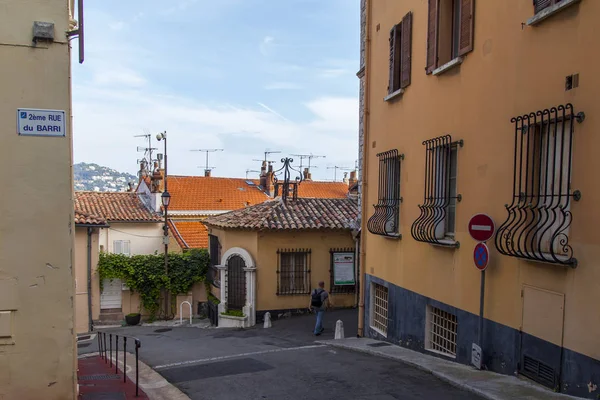 2019年10月12日 法国戛纳 古城的一条风景如画的街道 普罗旺斯地区典型的建筑组合 — 图库照片