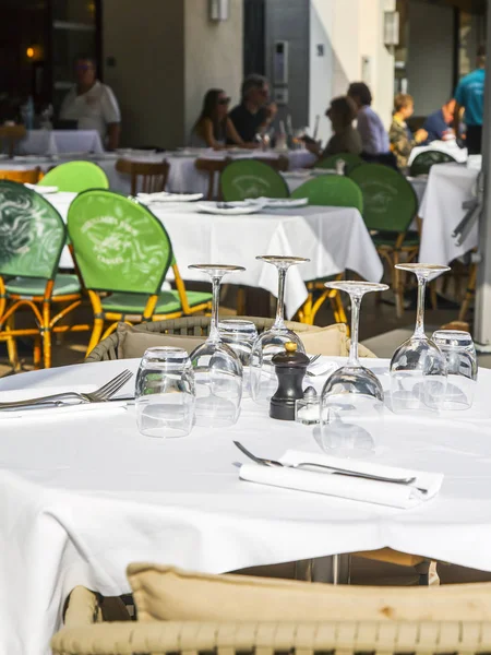 Cannes Francia Octubre 2019 Mesas Una Cafetería Tradicional Una Calle —  Fotos de Stock