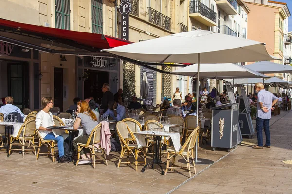 Cannes França Outubro 2019 Mesas Café Rua Tradicional Uma Rua — Fotografia de Stock