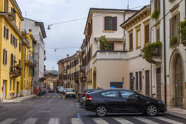 2019年4月24日 意大利维罗纳 美丽的街道与传统的建筑群 — 图库照片