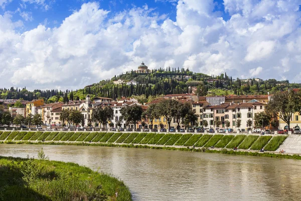 Verona Italien April 2019 Malerischer Panoramablick Auf Den Fluss Adige — Stockfoto