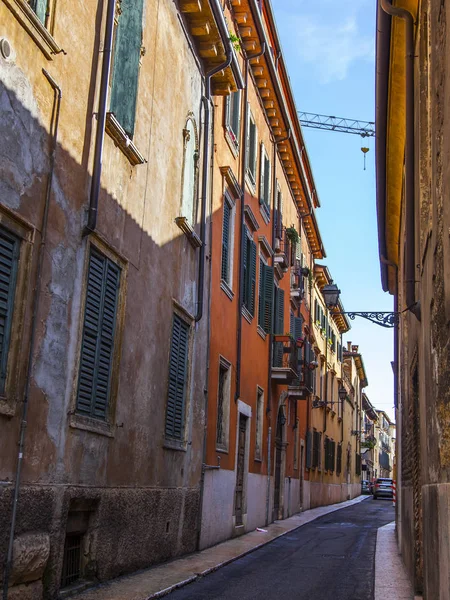 意大利里雅斯特 2019年8月5日 城市历史街区美丽的风景如画的街道 — 图库照片