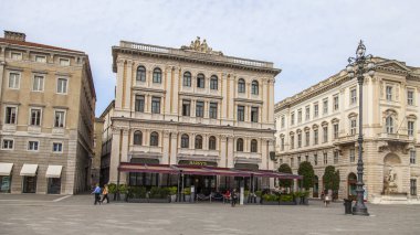 Trieste, İtalya, 5 Ağustos 2019. Kentin ana meydanı İtalya 'nın Birlik Meydanı' dır (Piazza dell 'Unita d' Italia). Bir mimari topluluğun parçası.