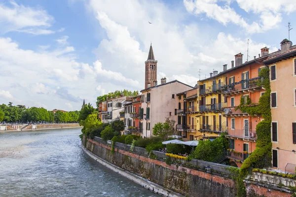 Verona Italien April 2019 Malerischer Panoramablick Auf Den Fluss Adige — Stockfoto