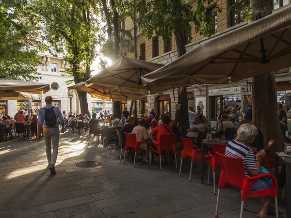 Trieste Italie Août 2019 Tables Café Attrayantes Sur Trottoir Une — Photo