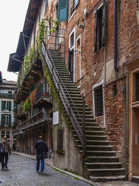 Verona Italia Abril 2019 Detalles Arquitectónicos Típicos Una Fachada Del —  Fotos de Stock