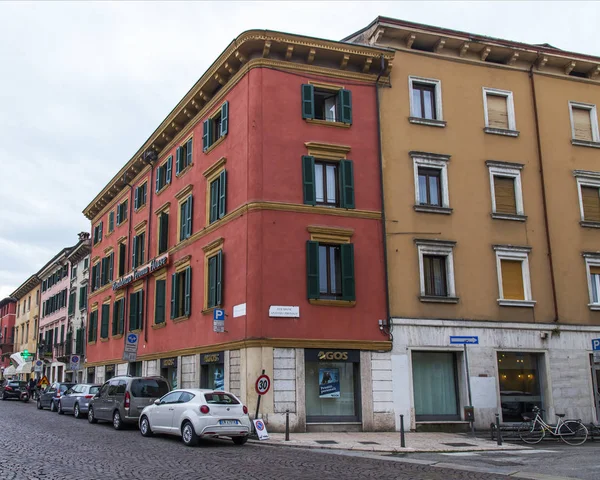 Verona Italië April 2019 Prachtige Straat Met Een Traditioneel Architectonisch — Stockfoto