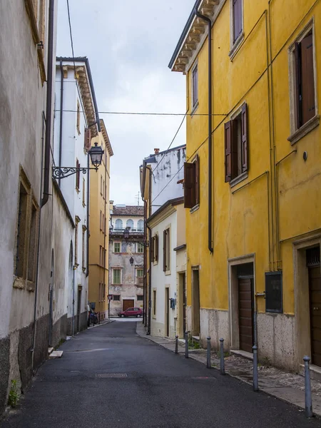 Verona Italia Abril 2019 Hermosa Calle Con Complejo Arquitectónico Tradicional —  Fotos de Stock
