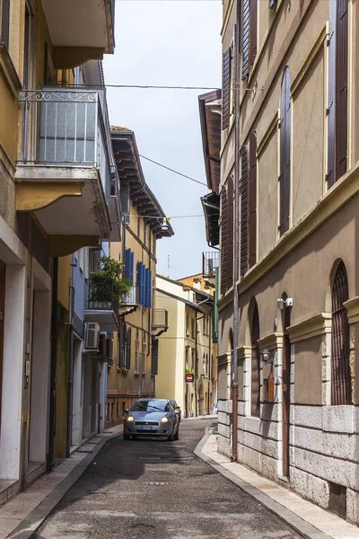 Verona Itália Abril 2019 Bela Rua Com Complexo Arquitetônico Tradicional — Fotografia de Stock