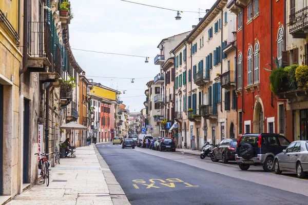 Verona Itália Abril 2019 Bela Rua Com Complexo Arquitetônico Tradicional — Fotografia de Stock